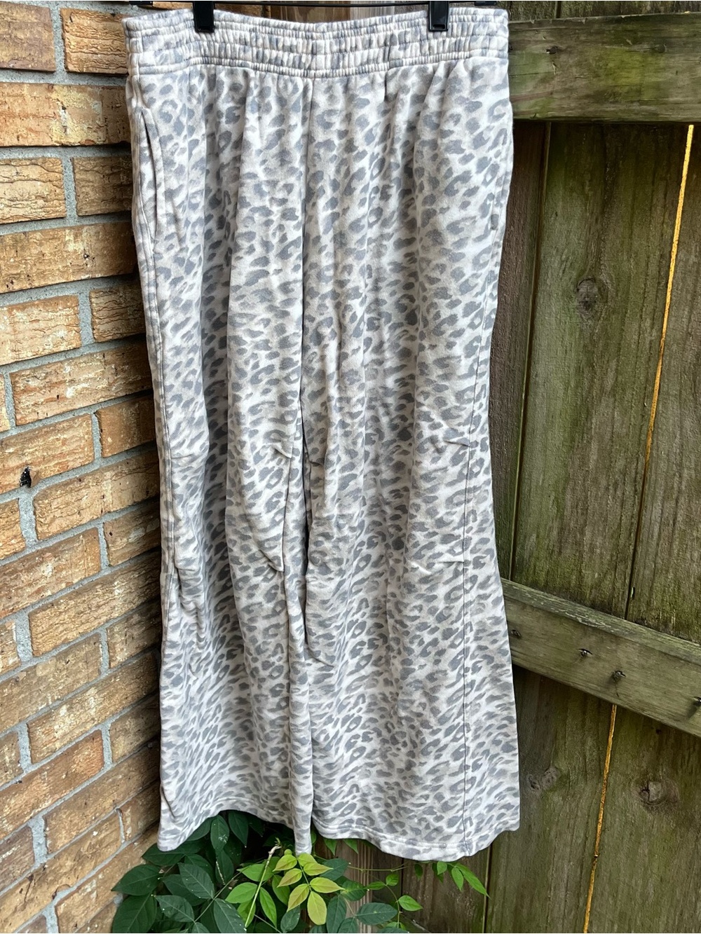 aerie Soft Gray/Taupe Leopard Wide-Leg Sweatpants